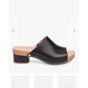 💕 DANSKO MACI BLACK FULL GRAIN CLOGS  💕